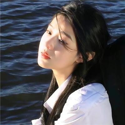 爱长颈鹿的女人封面